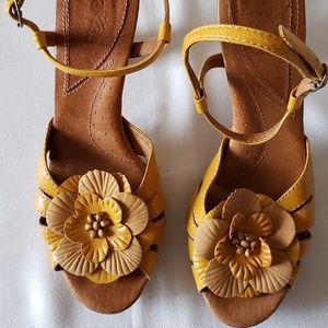 Authentic Naya Wanita, Yellow Leather Sandals